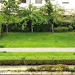 Flovadis Residence